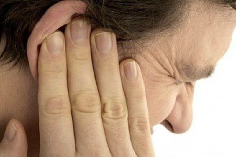Отит уха у взрослого: лечение, симптомы, острый отит